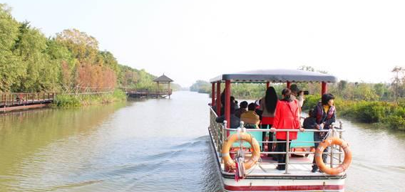 乘船游湖